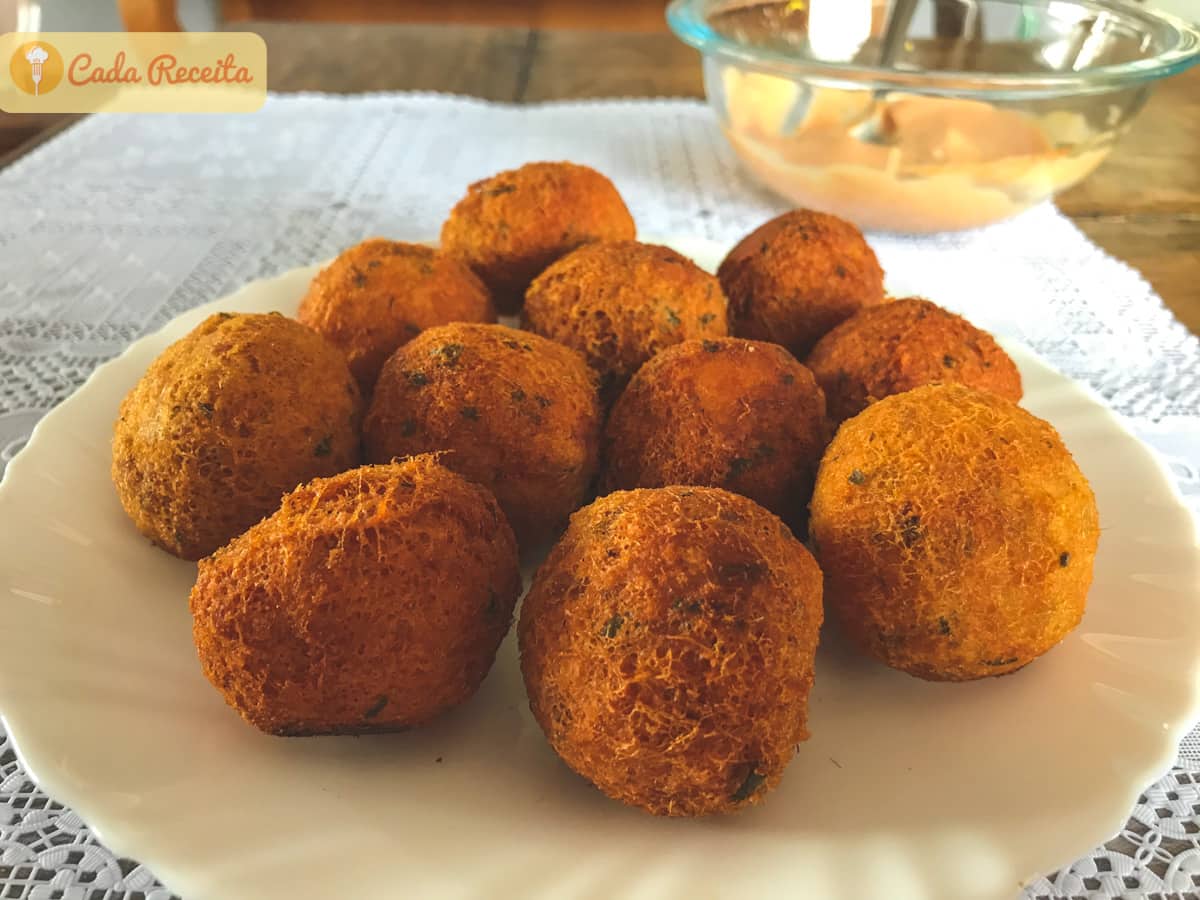 Bolinho de bacalhau sequinho e delicioso Cada Receita